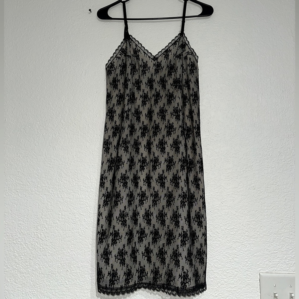 Vanity Fair | Vintage Tricot Nylon Slip - Black Lace over
Sheer Fabric size 34S